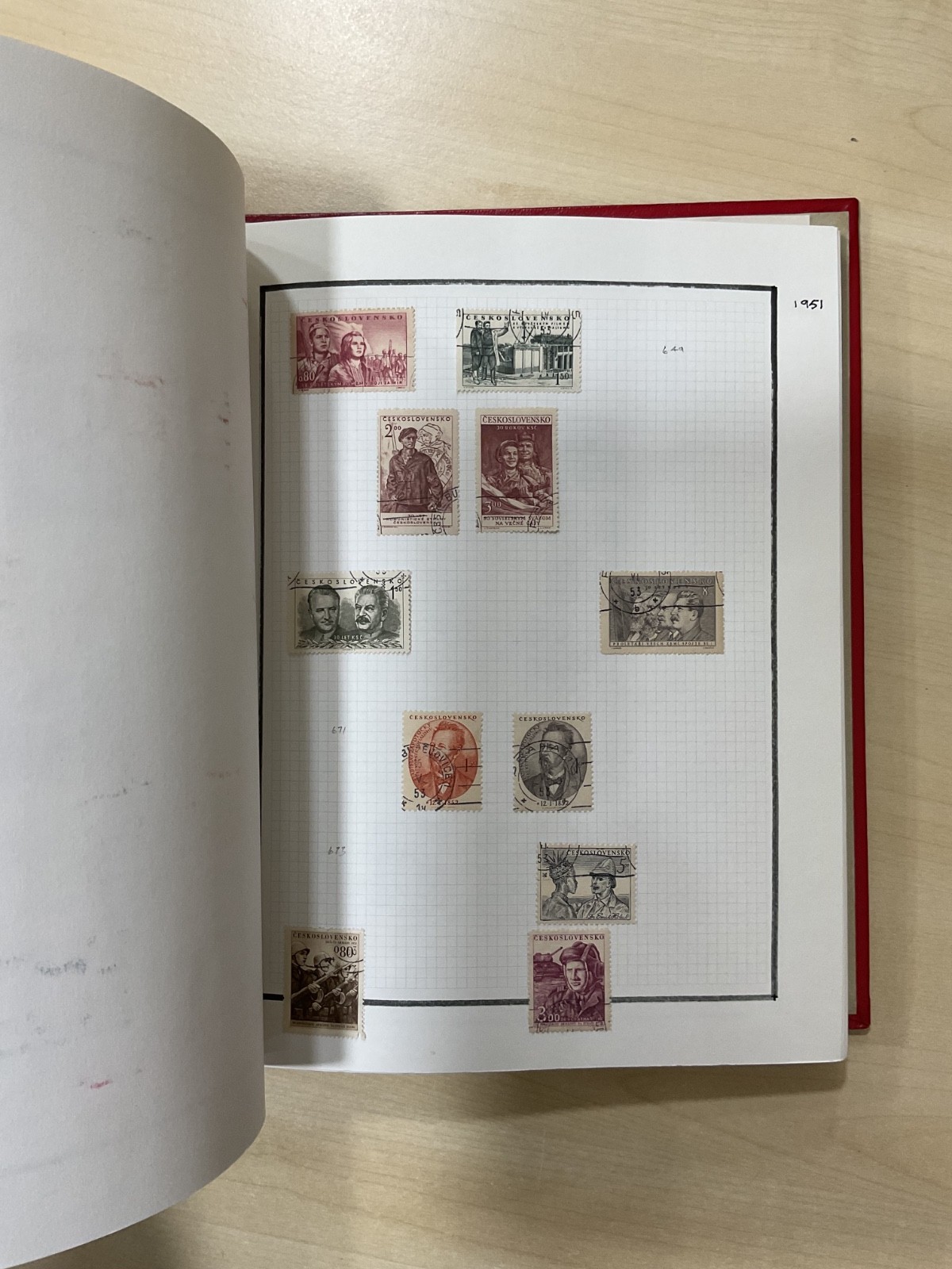 Czechoslovakia stamps. 1918 - 2000s, 2 Albums. 3.8kg. G/105