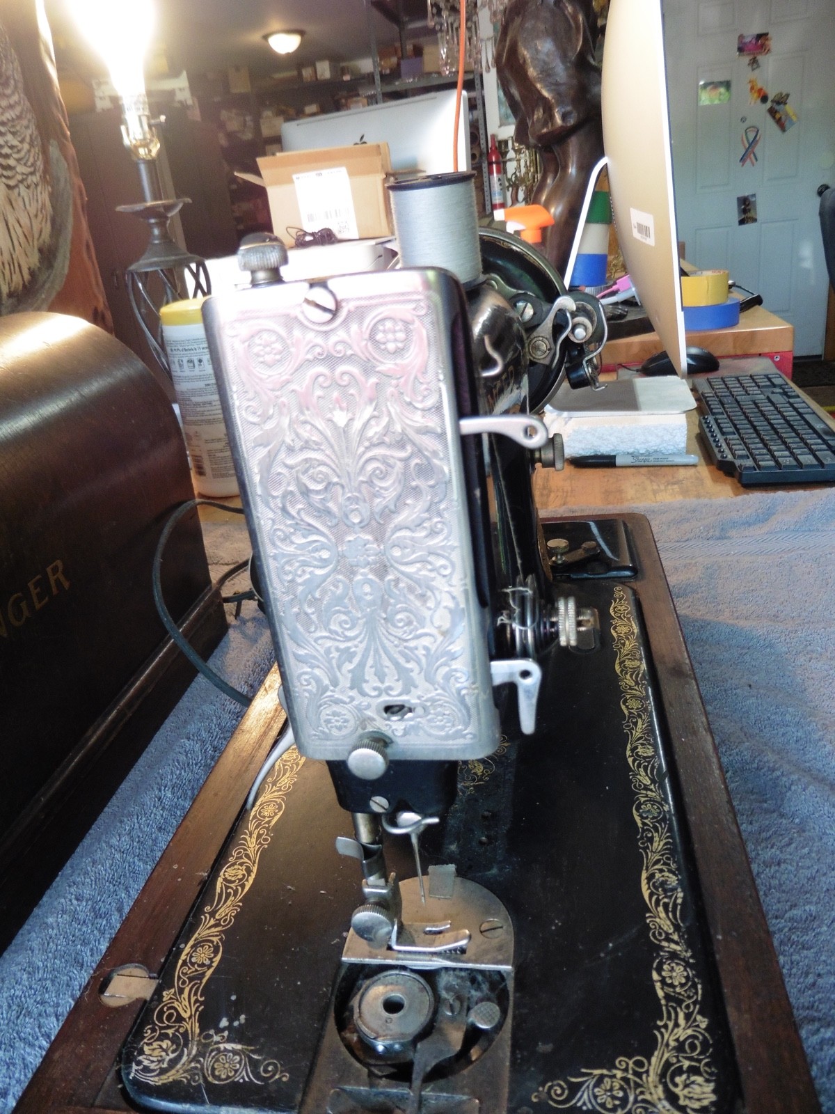 Vintage Singer Sewing Machine Serial# AB670423 BU7 Sewing Motor