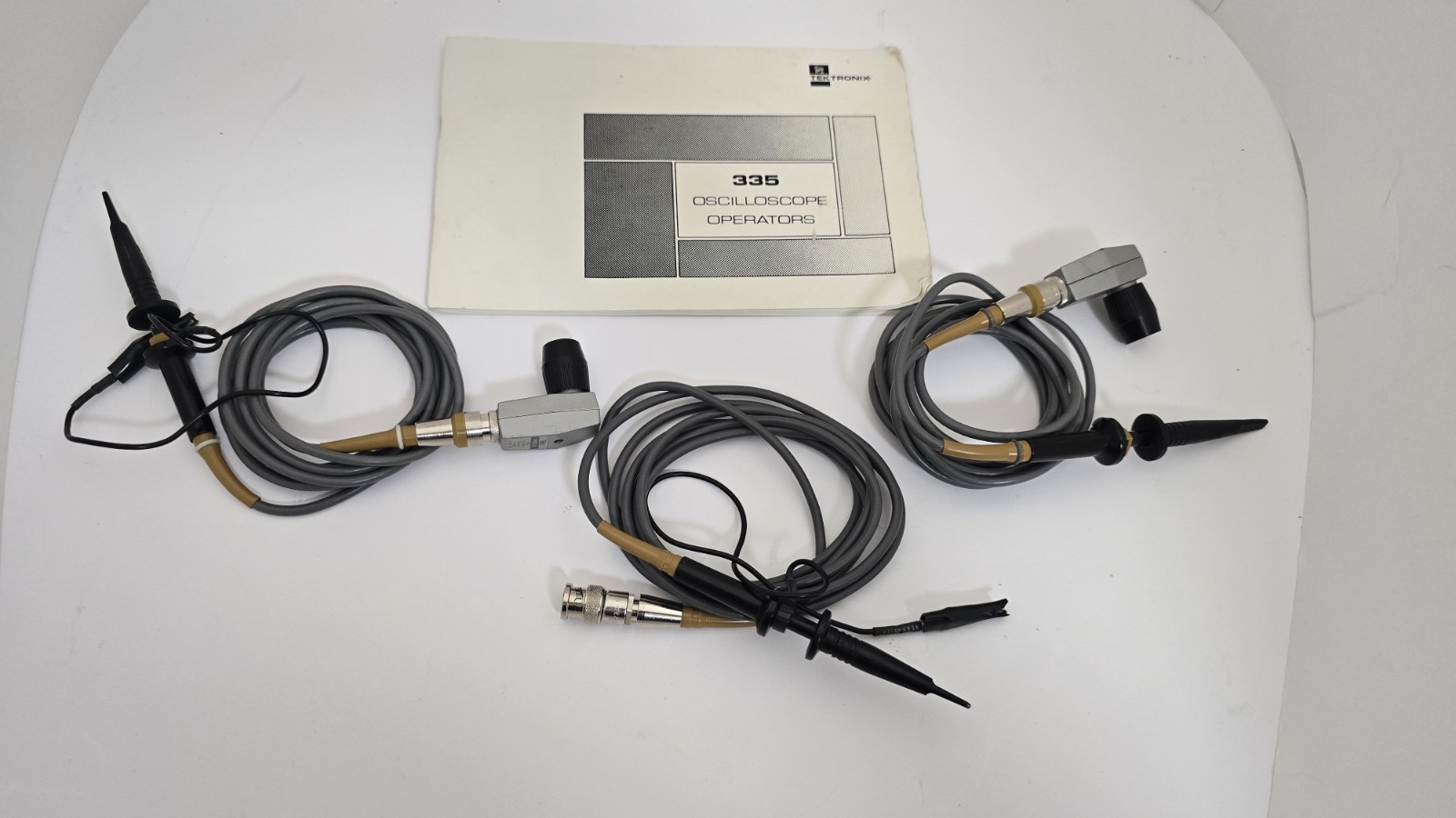 Sony Tektronix 335 Oscilloscope - Dual trace 35MHz small portable W/3 Probes