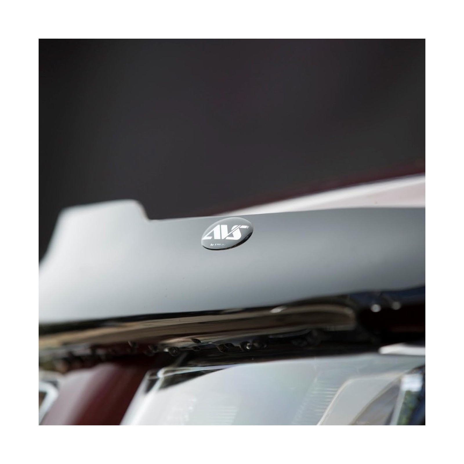 Auto Ventshade Bugflector II Hood Shield for 99-02 Chevy Silverado 1500/2500