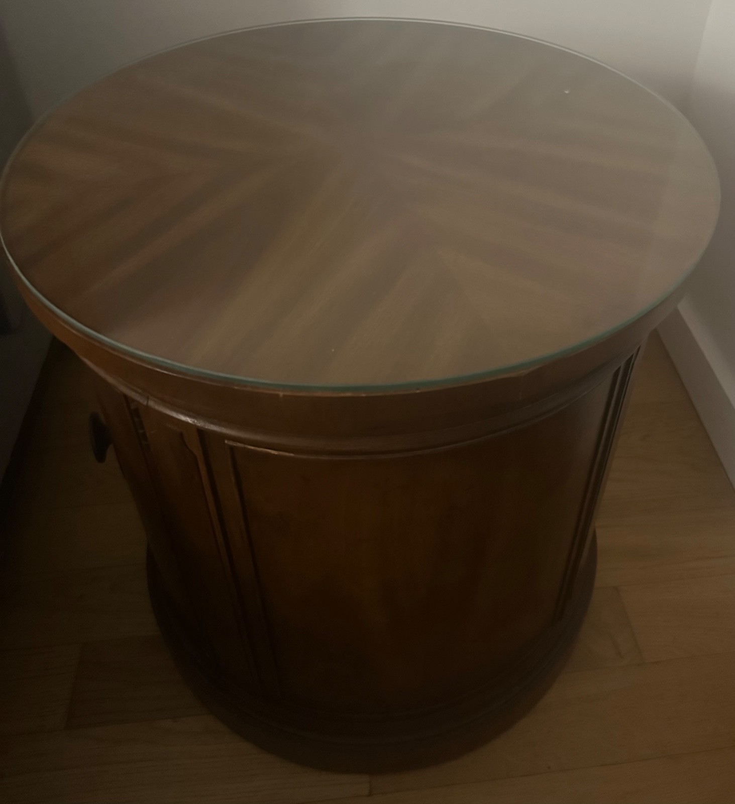 Set of 2 bedside tables. One is painted. Very good condition. (can sell 1 table)