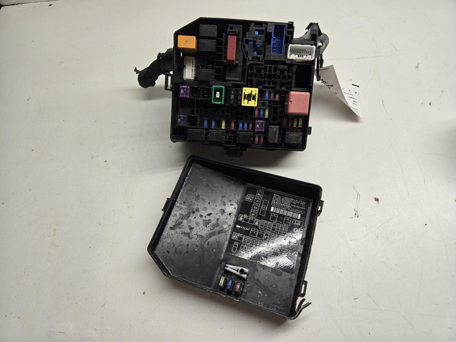 2018-22 Mitsubishi Outlander PHEV 2.0L Engine Fuse Box Plug-In Hybrid BROKEN LID