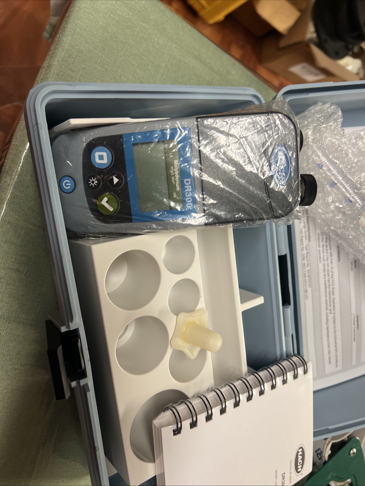 Hach DR300 Chlorine pocket colorimeter, LPV445.97.00110