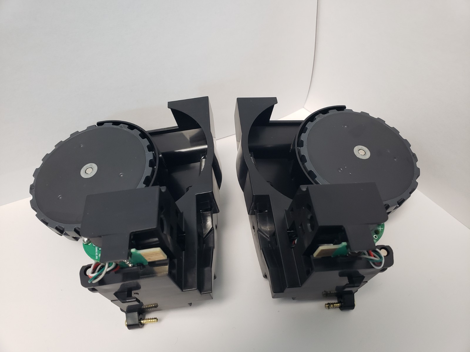 Original iRobot Roomba i4 j5 j6 j7 j8 j5+ j6+ j7+ j8+ Right/Left Wheels