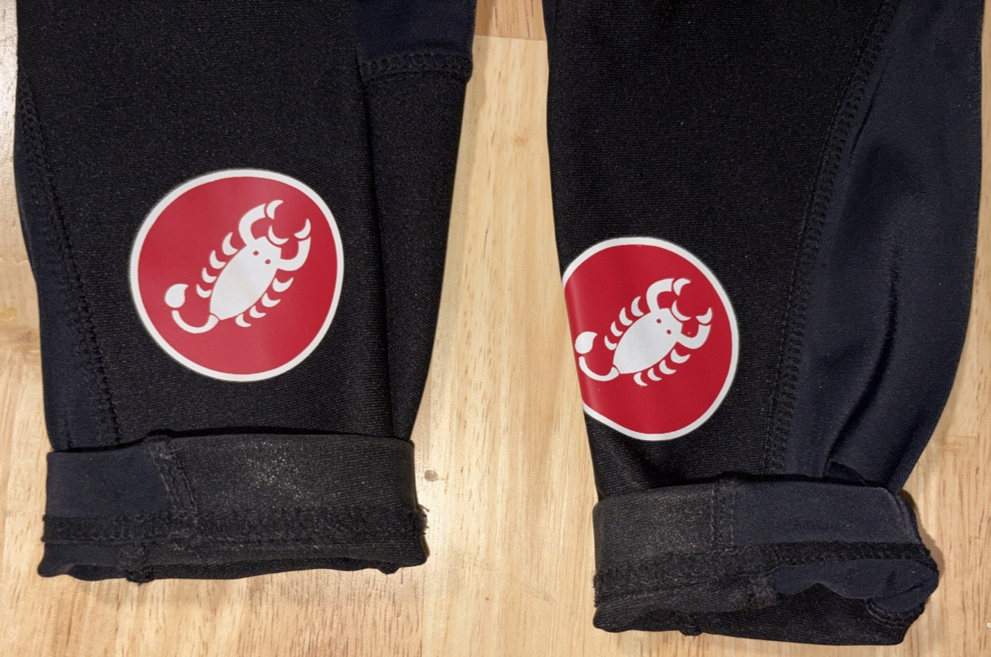 Castelli Unisex Medium Weight Arm Warmers Black Breathable SPF 50 Gripper Tops