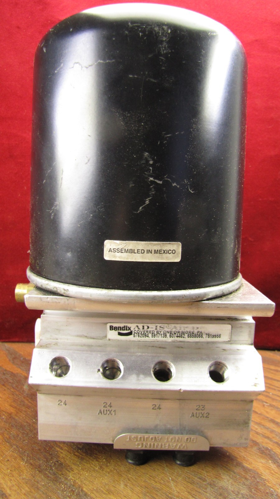 Bendix AD-IS Air Dryer Assembly - 1427395 7 5676BH - Truck Air Brake System