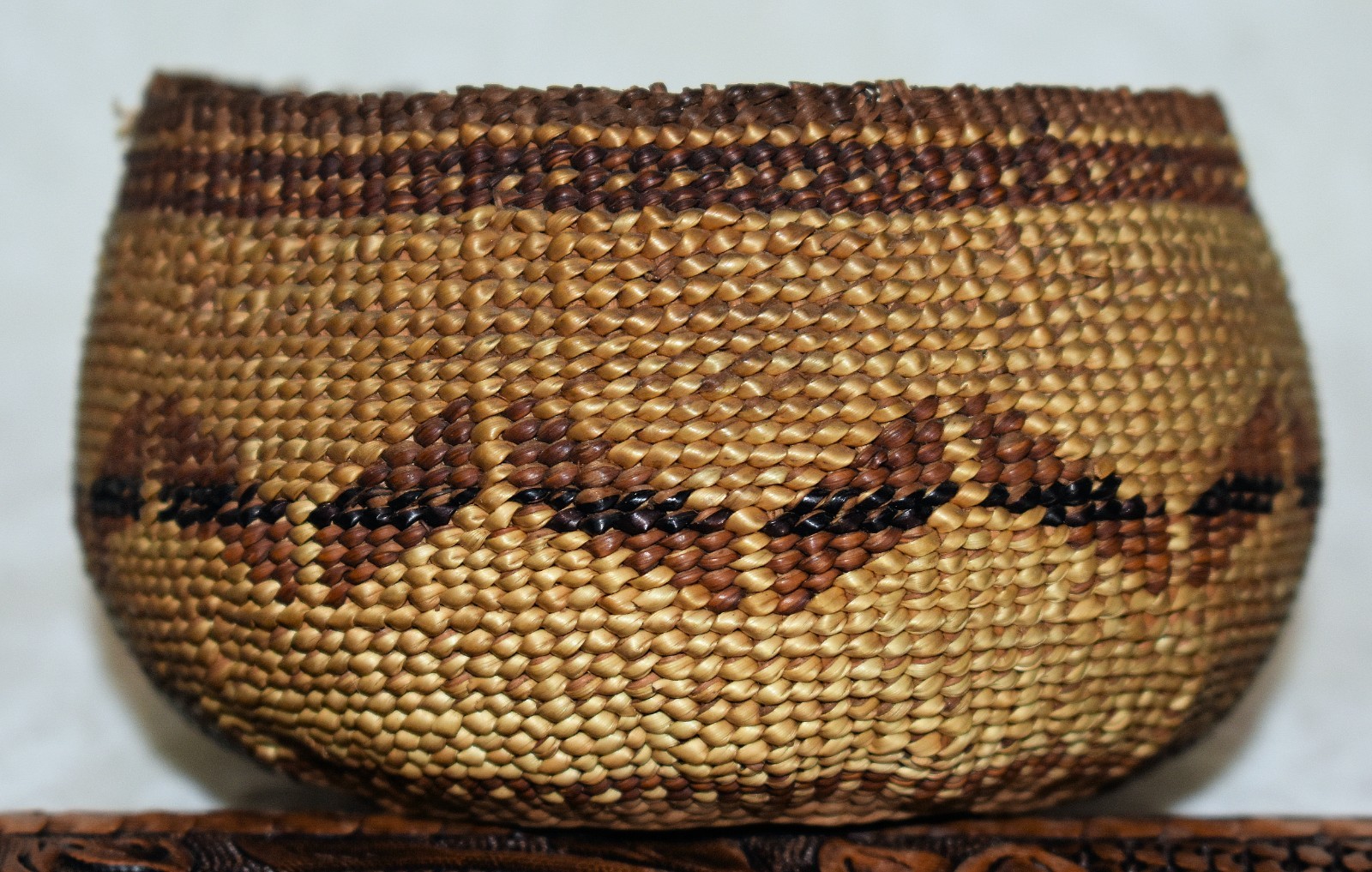 108I LOVELY ca1920'S FINE IMBRECIATED HUPA WOVEN BASKET 4.5 X 2.5" N. CALIFORNIA