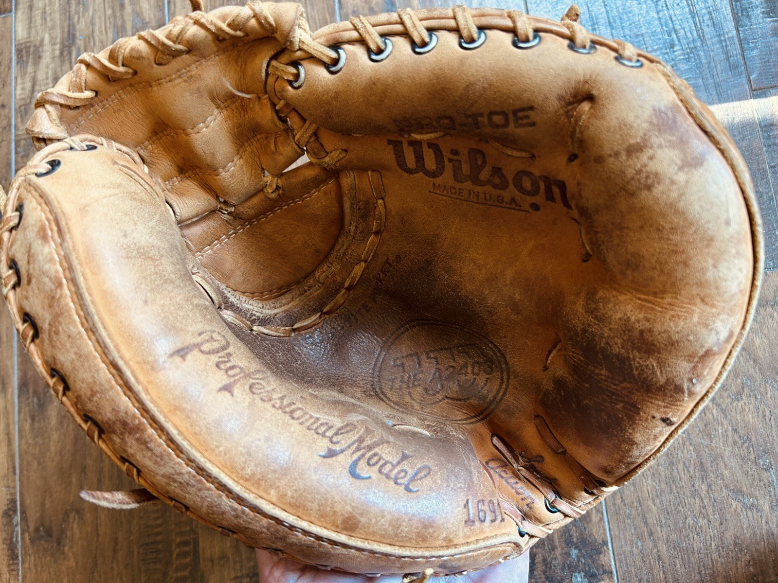 Game Used Auto Tony Peña 1982 Wilson Catchers Mitt Pittsburgh Pirates Photomatch