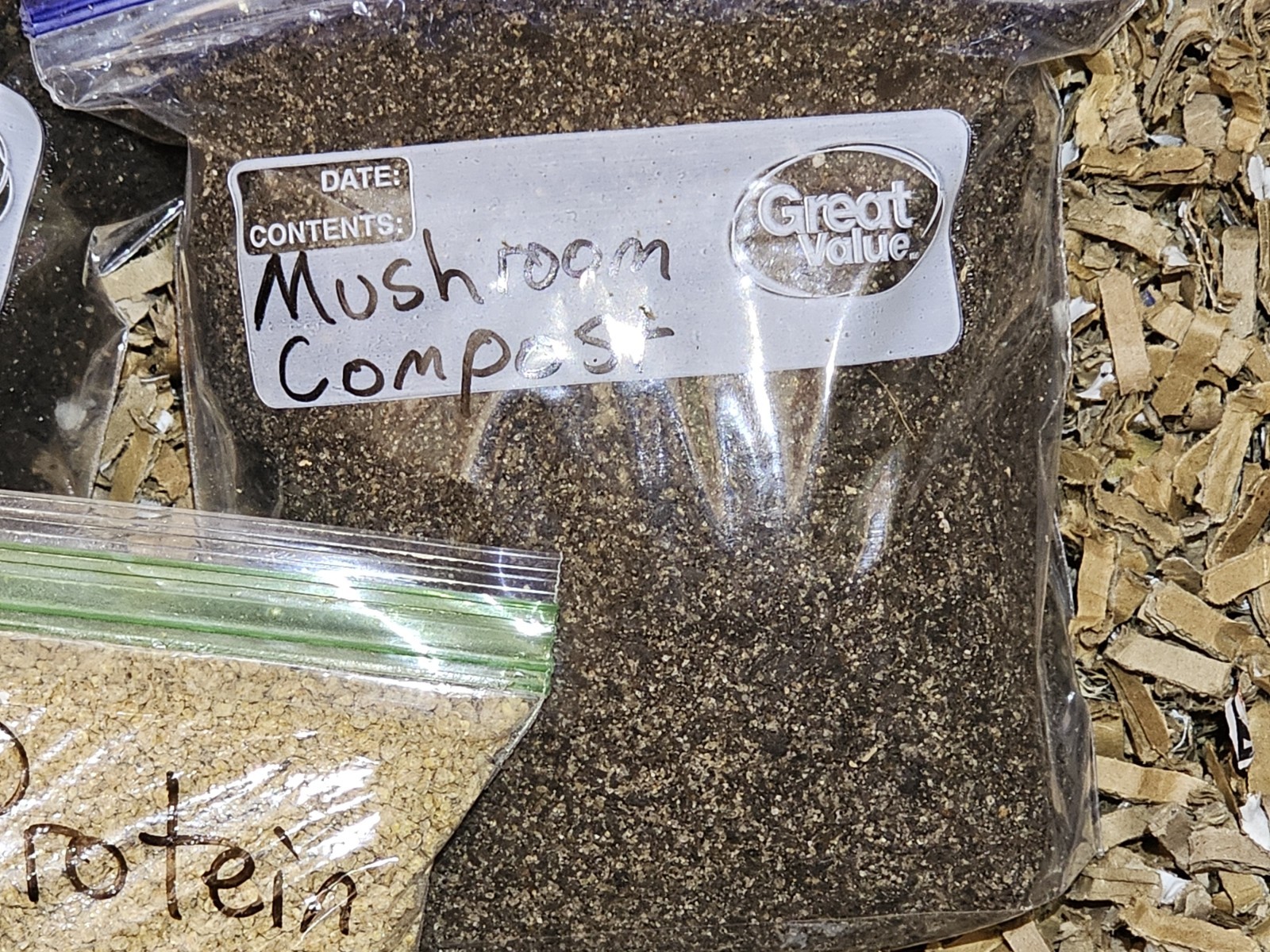 🪱1/2 lbs. Red Wiggler Worm Farm Starter Kit🪱 (Worms/Food/Bedding/Inoculant)