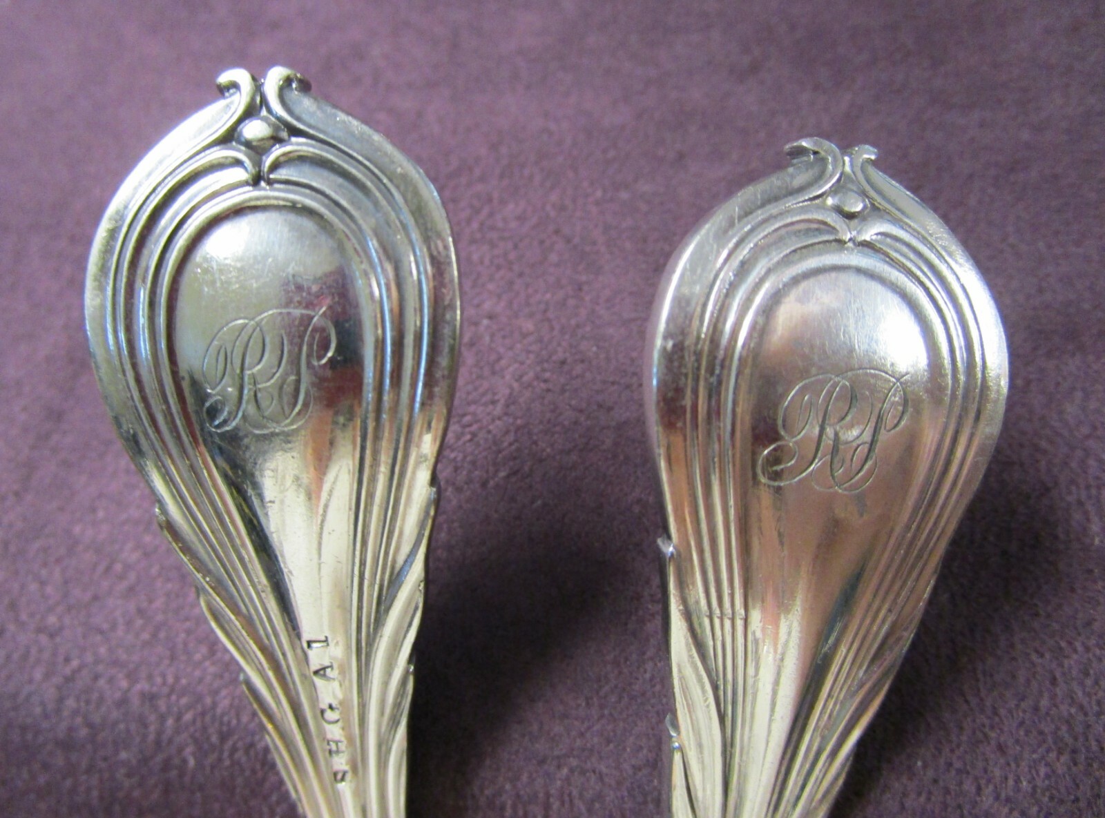 LILLY Antique English Silverplate 12 Dessert or Oval Soup Spoons