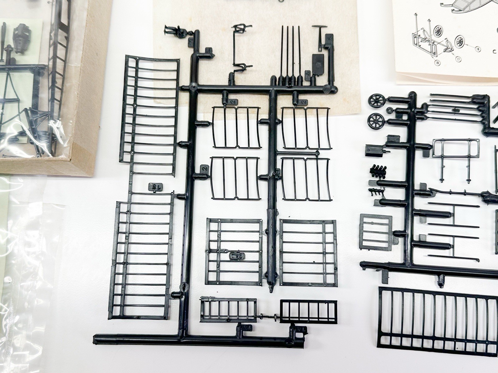 Renwal 1908 Antoinette Monoplane & Voisin Farman 1/72 Scale Plastic Model Kit