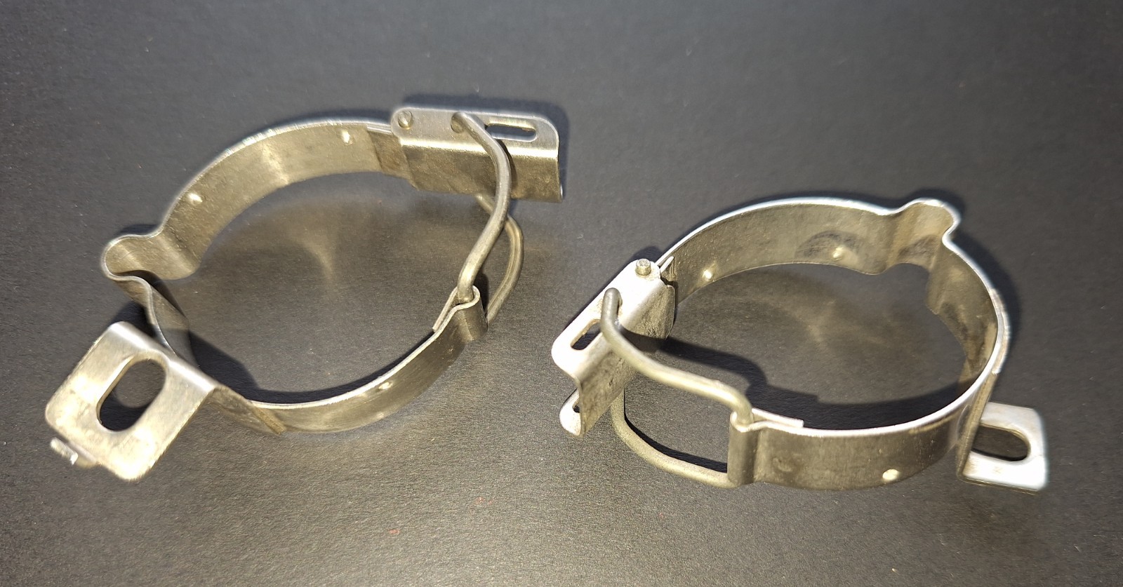 TWO  BIRTCHER 926B HOLD-DOWN BASE CLAMPS FITS 6V6 1.25" BASE STAINLESS