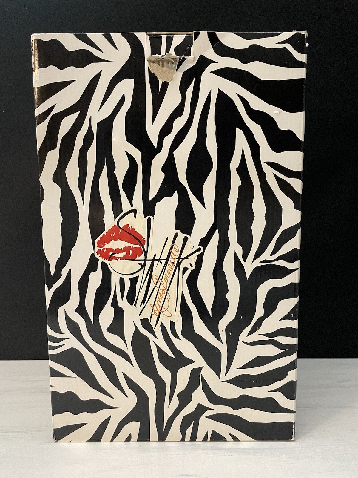 Lynda Corneille BUSTIER BURGUNDY LACE tea pot SWAK (Sealed With a Kiss) w/ Box