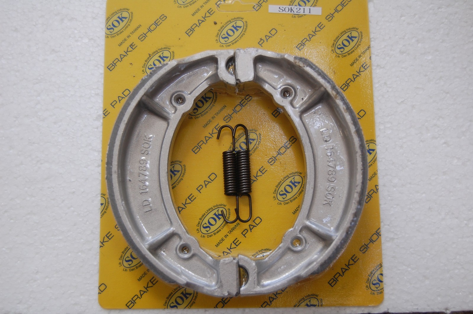 REAR BRAKE SHOES+Springs fit YAMAHA XJ 550 650 Maxim 1980-1983 XJ550 XJ650