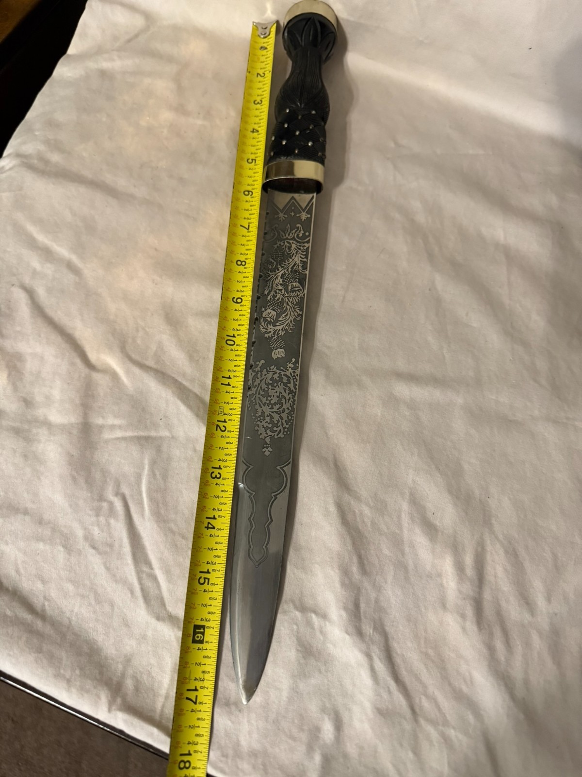 Windlass Steelcraft Dagger w/ scabbard, with etched blade