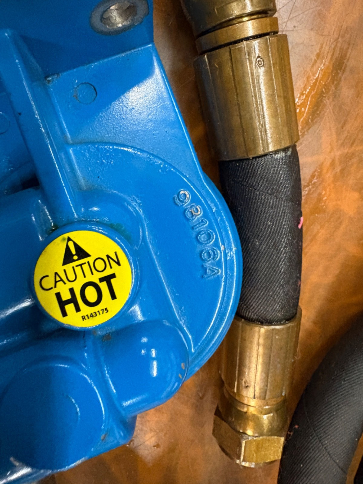 CRUSADER REMOTE OIL FILTER HEADER W/ HOSES & ADAPTER RA98106A R079051...