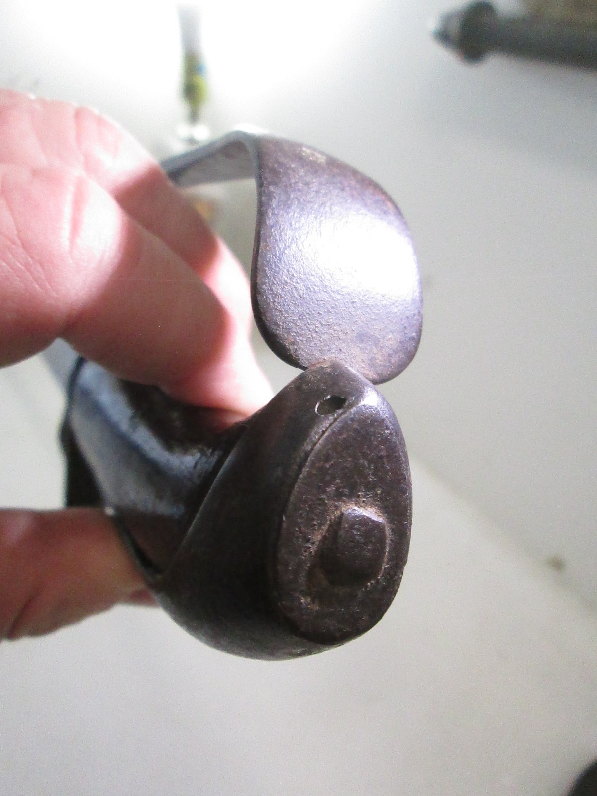 EARLY US CAVALRY SWORD NO SCABBARD GROOVED ETCHED BLADE UNMARKED