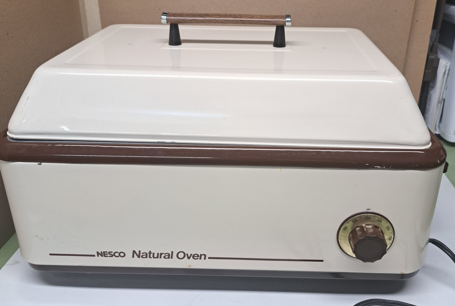 Vintage NESCO Natural Roaster Oven 12-Qt Mod4112 w/ 5-Piece Accessory Pyrex Rare