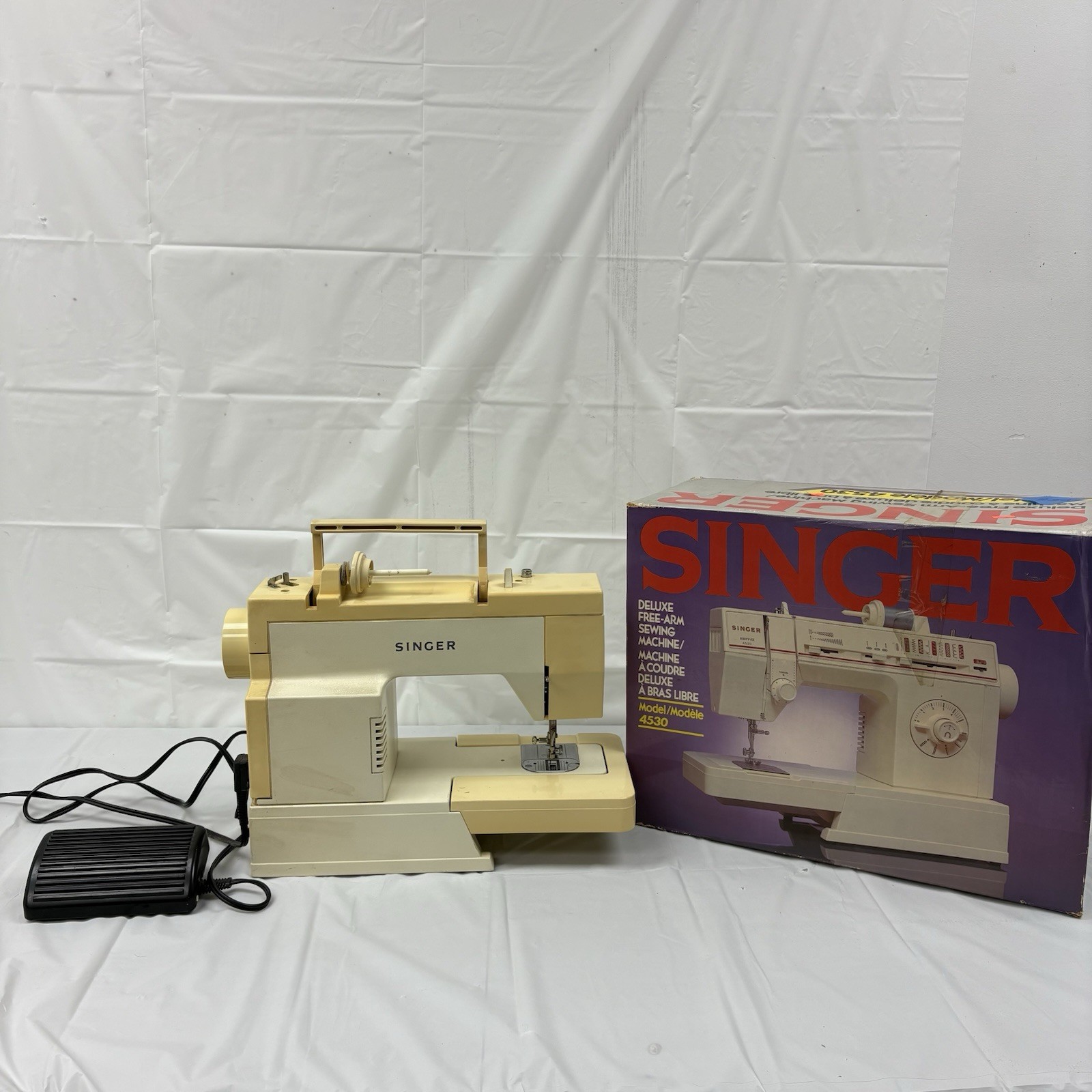 Singer Merritt 4530 Sewing Machine Portable - Tested - Read Description