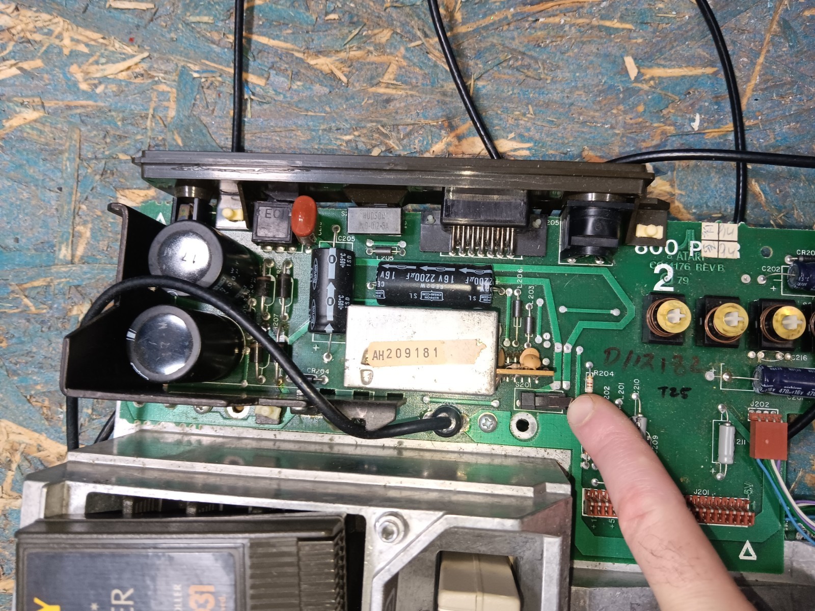 Atari 800 BAREBONES Motherboard-FULL RAM-GAMES-BASIC & MONKEY II-GOOD-SEE ALL