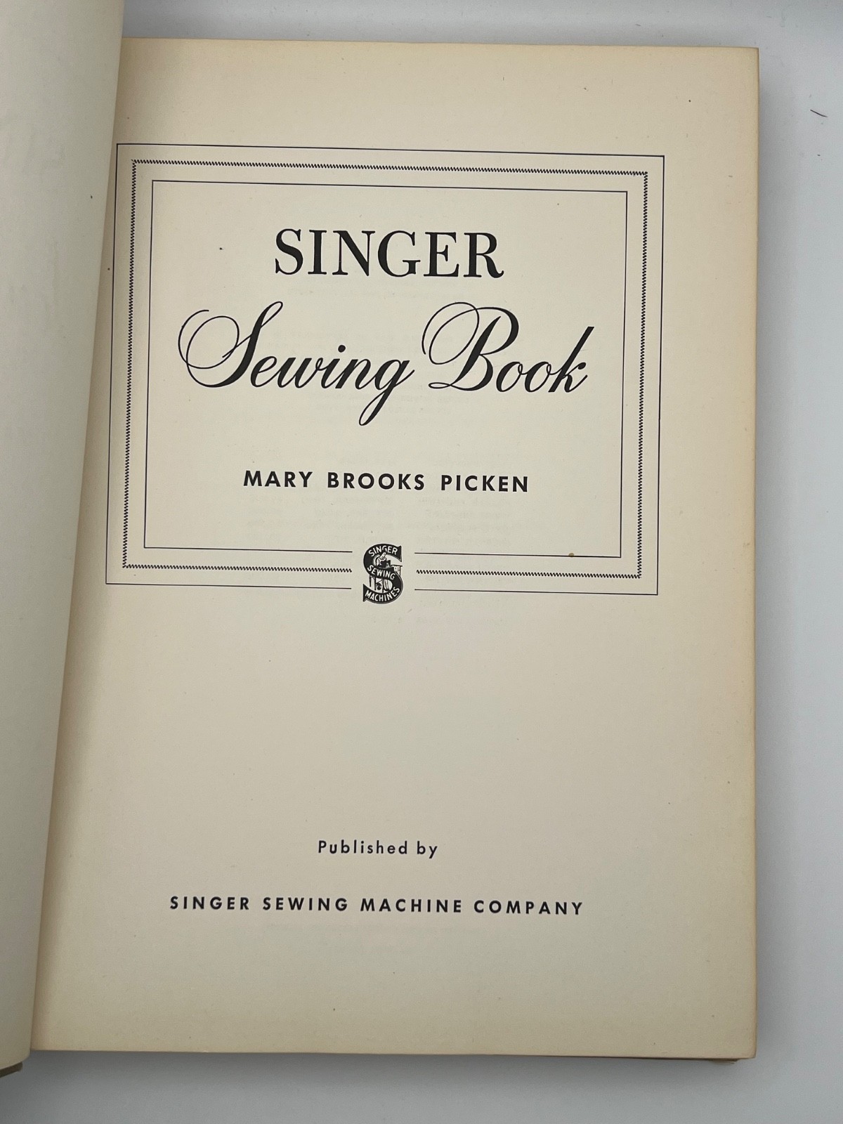 Vintage 1950 SINGER SEWING BOOK Illustrated Home Techniques By Mary Picken HC
