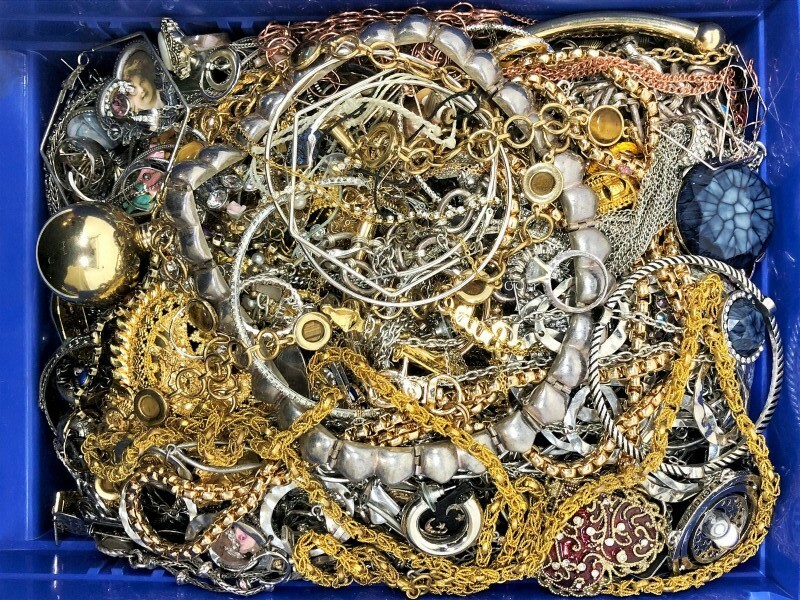 3 Pounds Unsorted Huge Lot VTG Jewelry Vintage New Junk & Wear Resell Tangled In