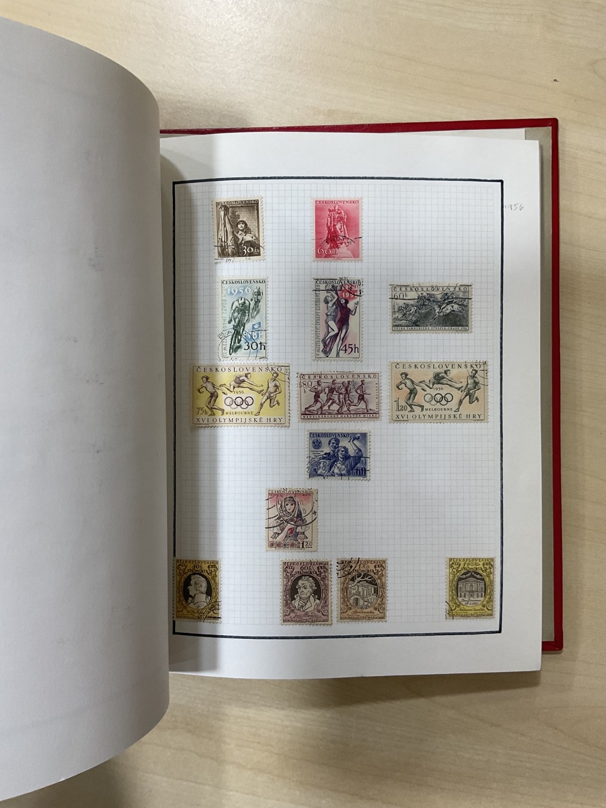 Czechoslovakia stamps. 1918 - 2000s, 2 Albums. 3.8kg. G/105