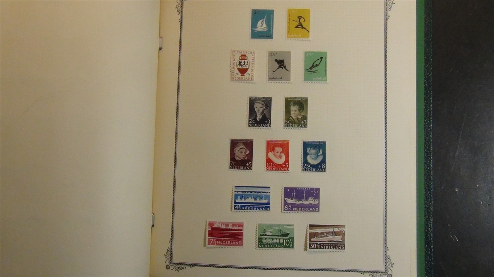 Stampsweis Netherlands collection on Scott Specialty album pages est 1000 to '72