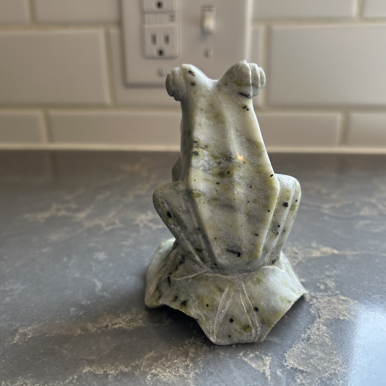 Chinese Hand Carved Nephrite Jade Frog Sculpture Figurine Mid Century 1960s Vtg