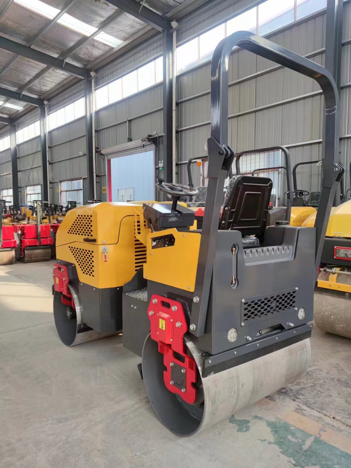 2Ton Vibrating Compaction Vibratory Roller Asphalt Ride On Mini Compactor roller