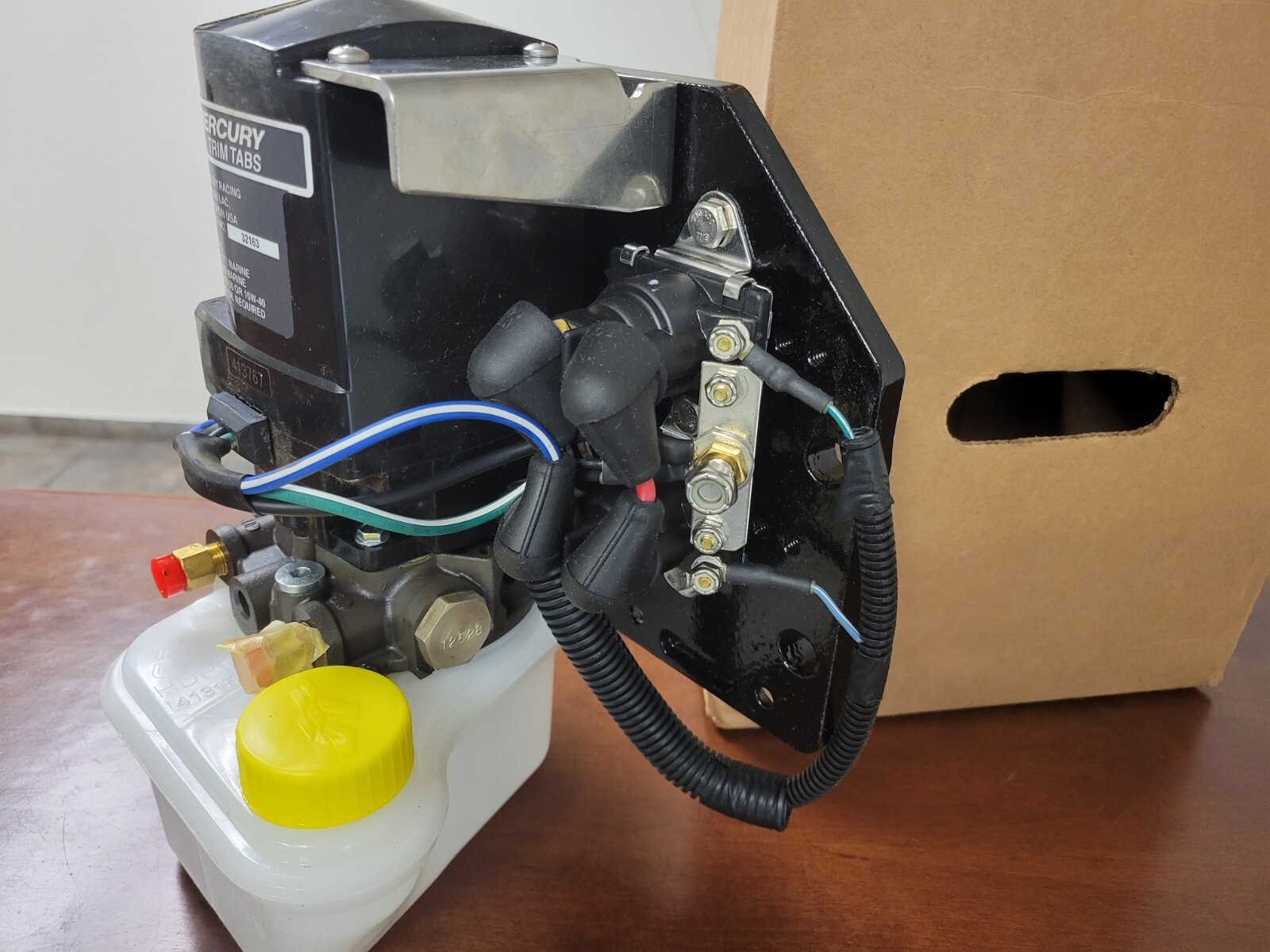 MERCURY RACING TRIM TAB PUMP ASSEMBLY 8M0083288 - New In Box - Free Shipping