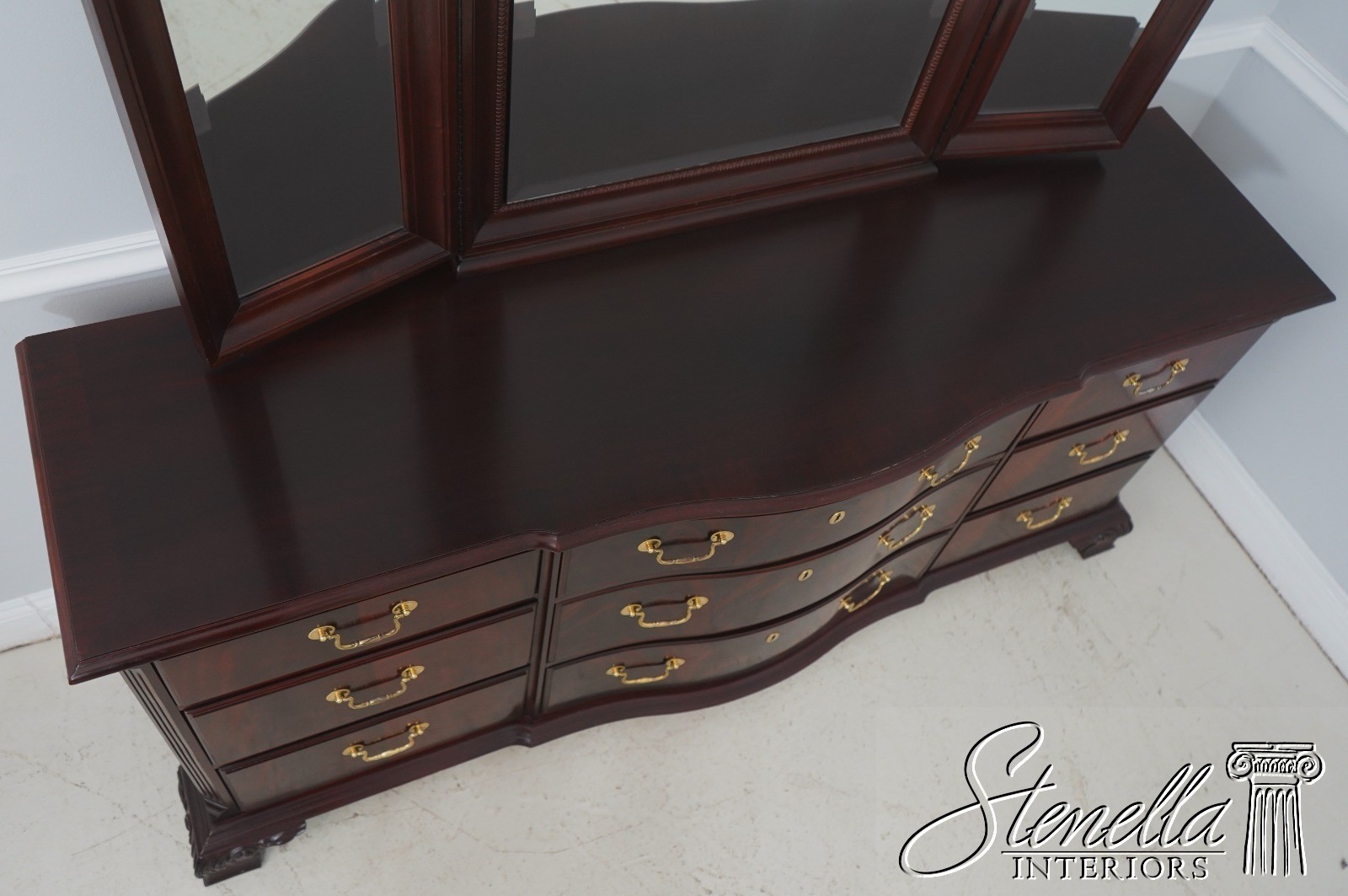 F71791: THOMASVILLE Chippendale Style Mahogany Dresser w. Mirror