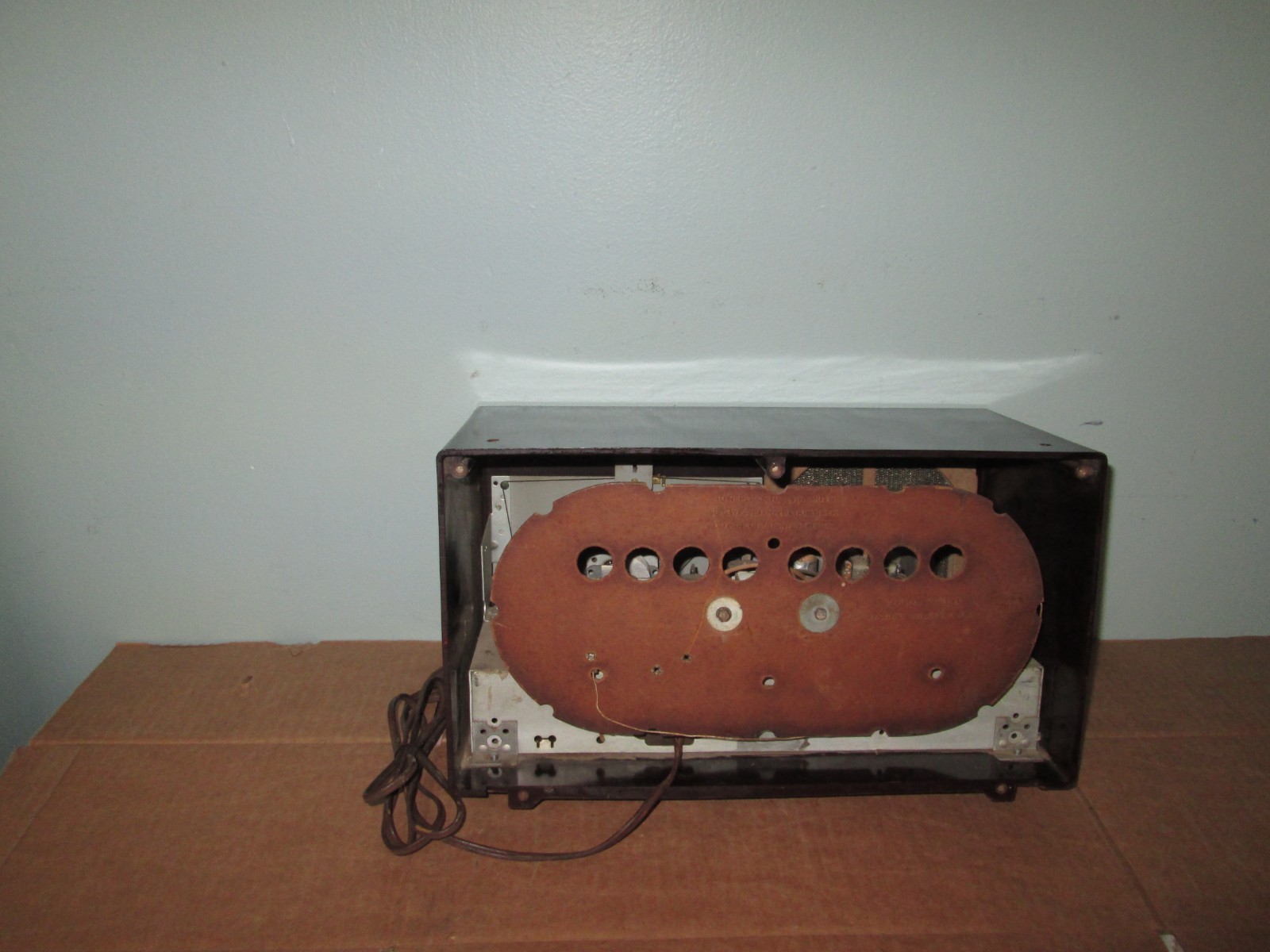 1953 Emerson 756B AM Bakelite Brown Tube Radio Vintage
