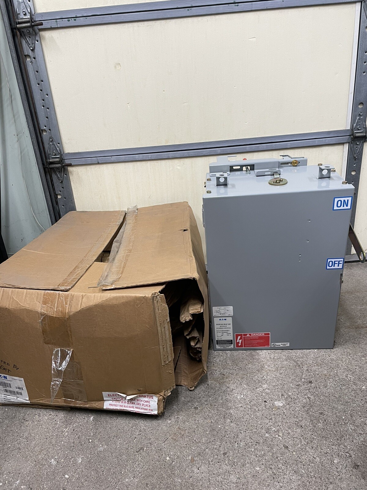 NEW Eaton Cutler Hammer P3F324RGNV 200A 240V Fusible Busway Bus Plug 200 Amp