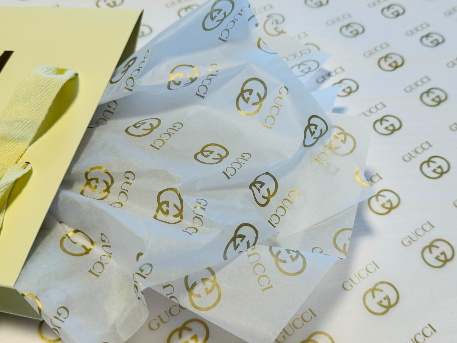 GUCCI  Authentic Tissue Paper   20 Sheets