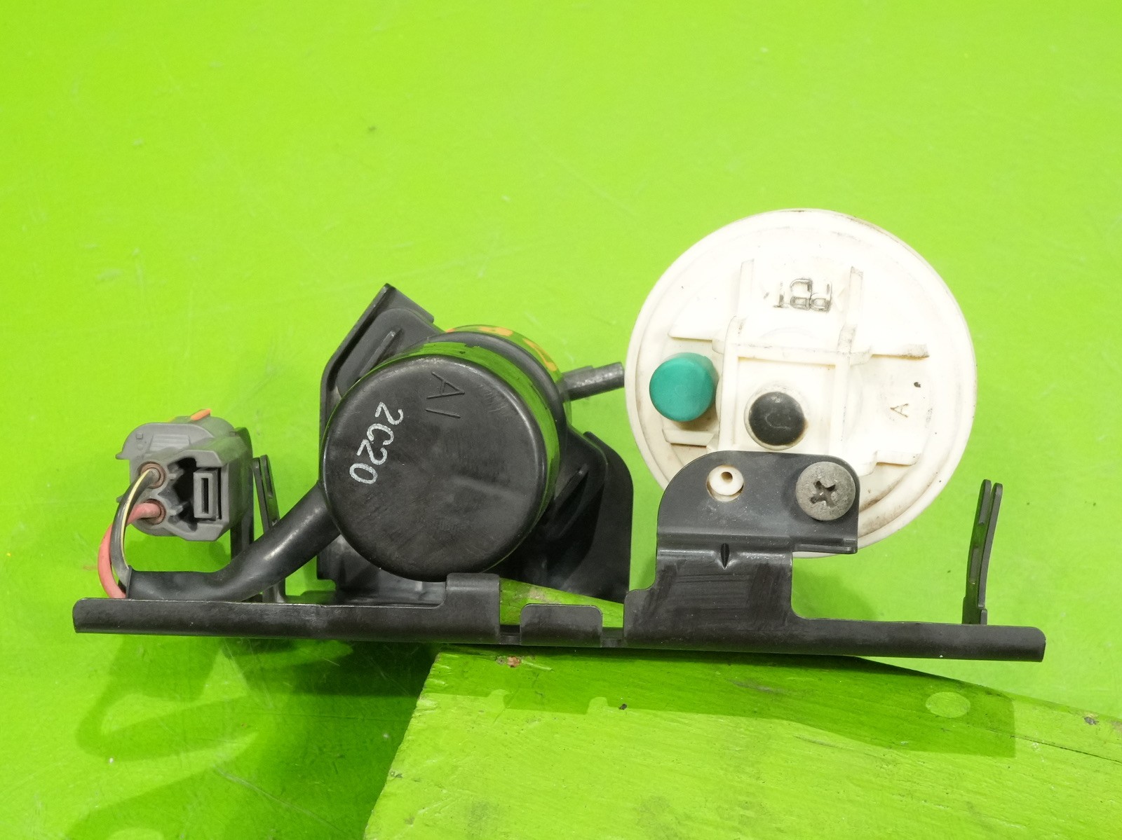 92-95 Civic OEM vacuum control valve + frequency solenoid 17290-PY3-901 Accord