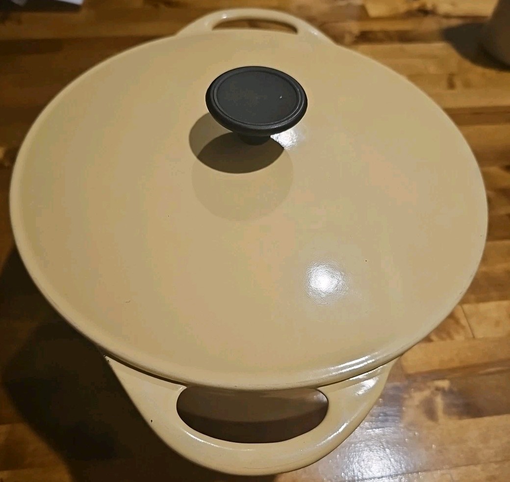 Vintage Cousances 22 Dutch Oven Beige 3.5 Quart Made in France Le Creuset