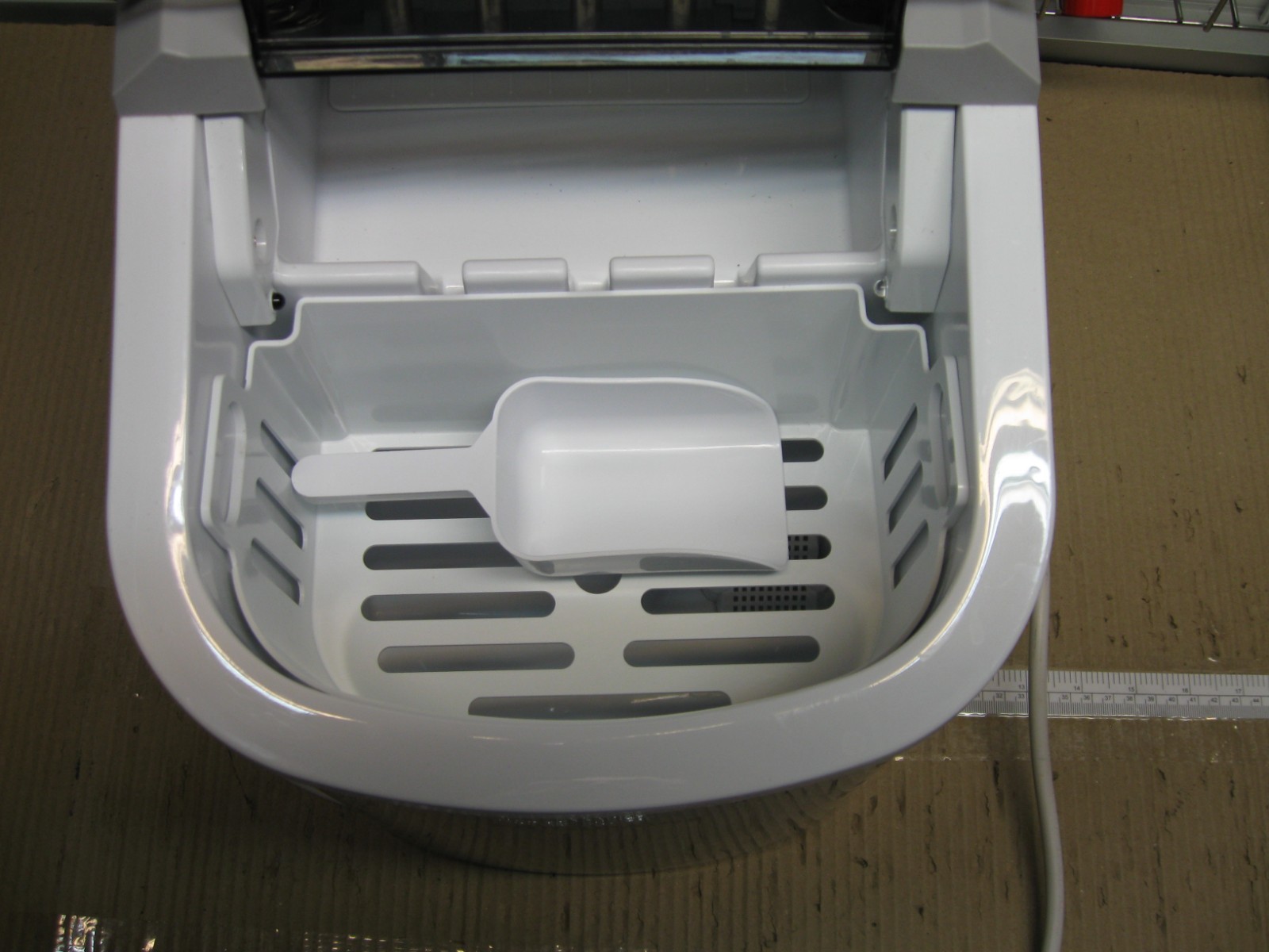 Portable Ice Maker, Frigidaire, Countertop/Picnic Table/Camping, Used Once