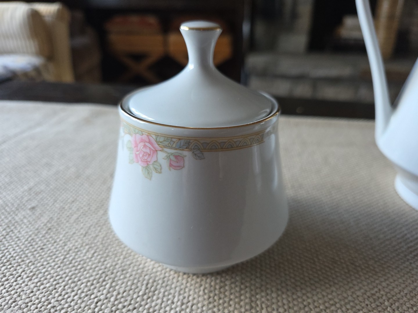 Crown Ming Fine Jian Shiang Christina Pattern Fine China Tea Pot, Sugar, Creamer