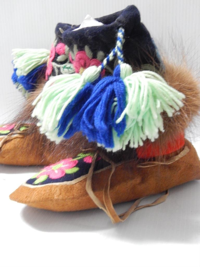 VINTAGE MID CENTURY CANADIAN N. CREE INDIAN HI TOP EMBROIDERED MUKLUKS MOCCASINS