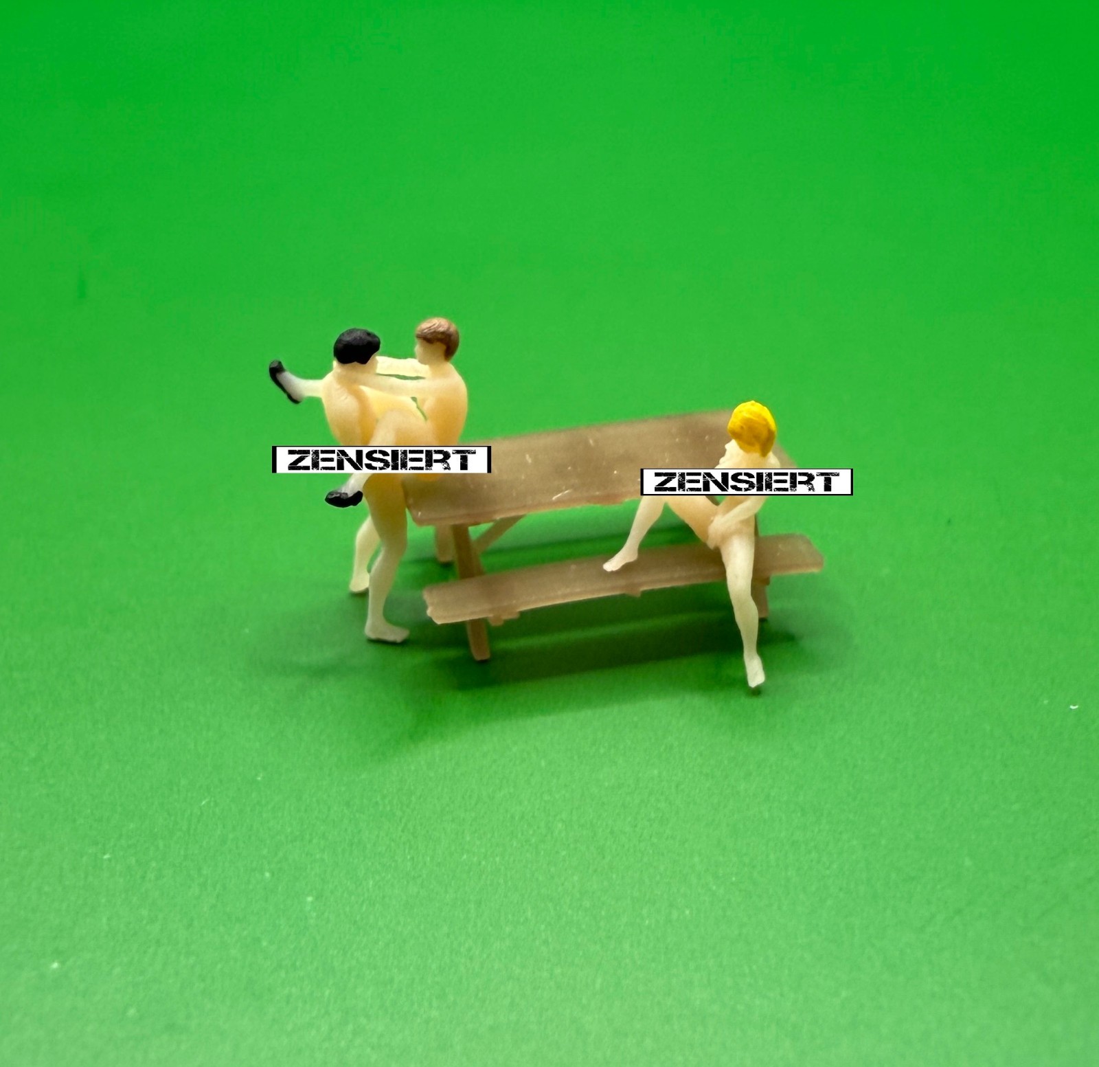 / Painted / Sexy Scene V11N N Gauge in Park 1/160 Truck Diorama Model Railway Figure