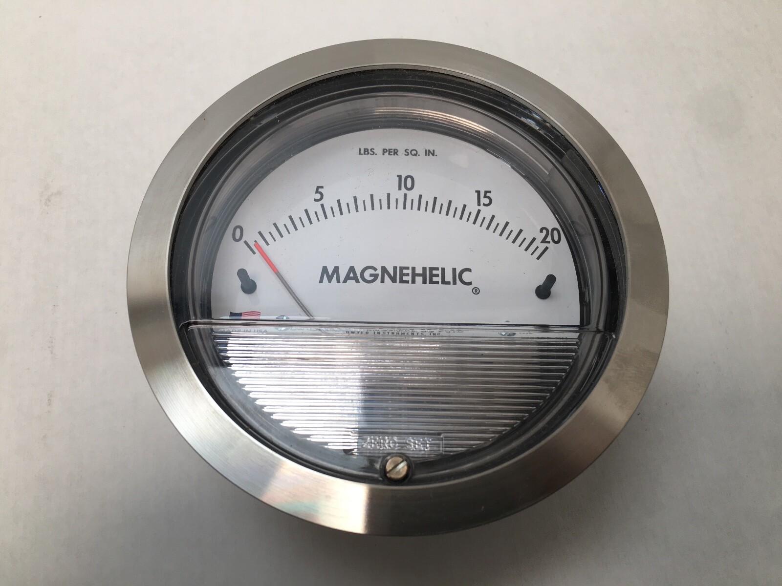 Dwyer 2220-SS-ST Magnehelic Pressure Gauge 0-20 psi 2000 S41978801 W24AF USA