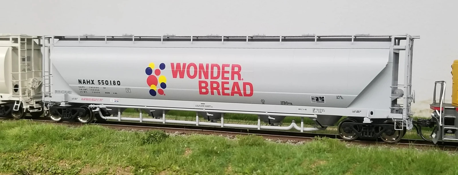 PRAIRIE SHADOWS HO NACC PD5000 Covered Hopper NAHX Wonder Bread Hostess 1982+