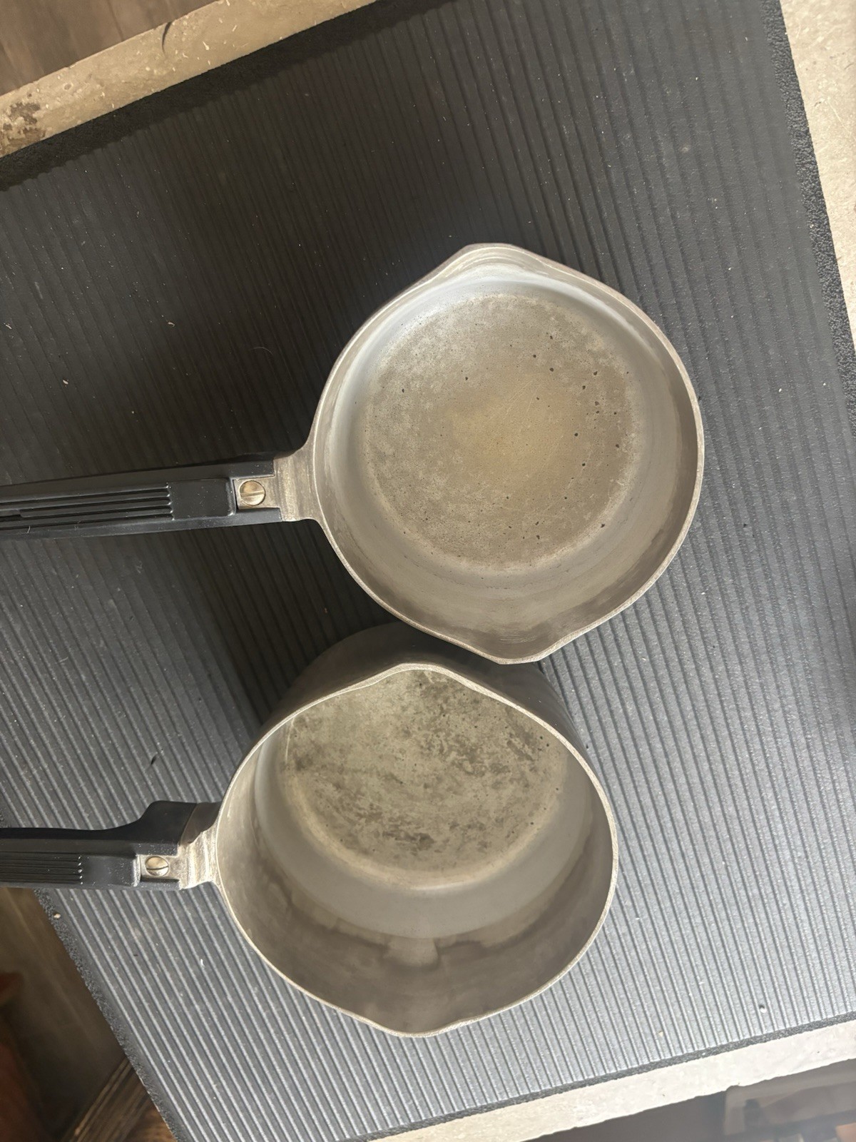 Lot Of 2 Wagner Ware Magnalite Sidney -0- 4683P & 4672 Double Spout w/ Lids