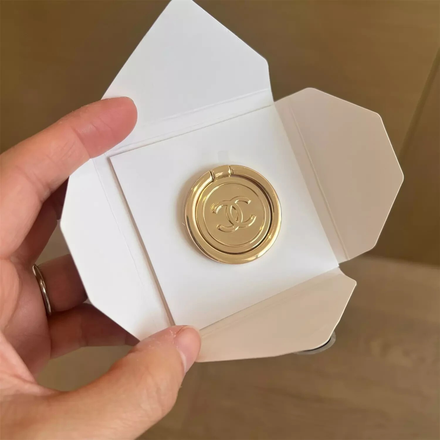 CHANEL Beauty Beaute Gold Phone Finger Ring Holder VIP Gift Accessory New