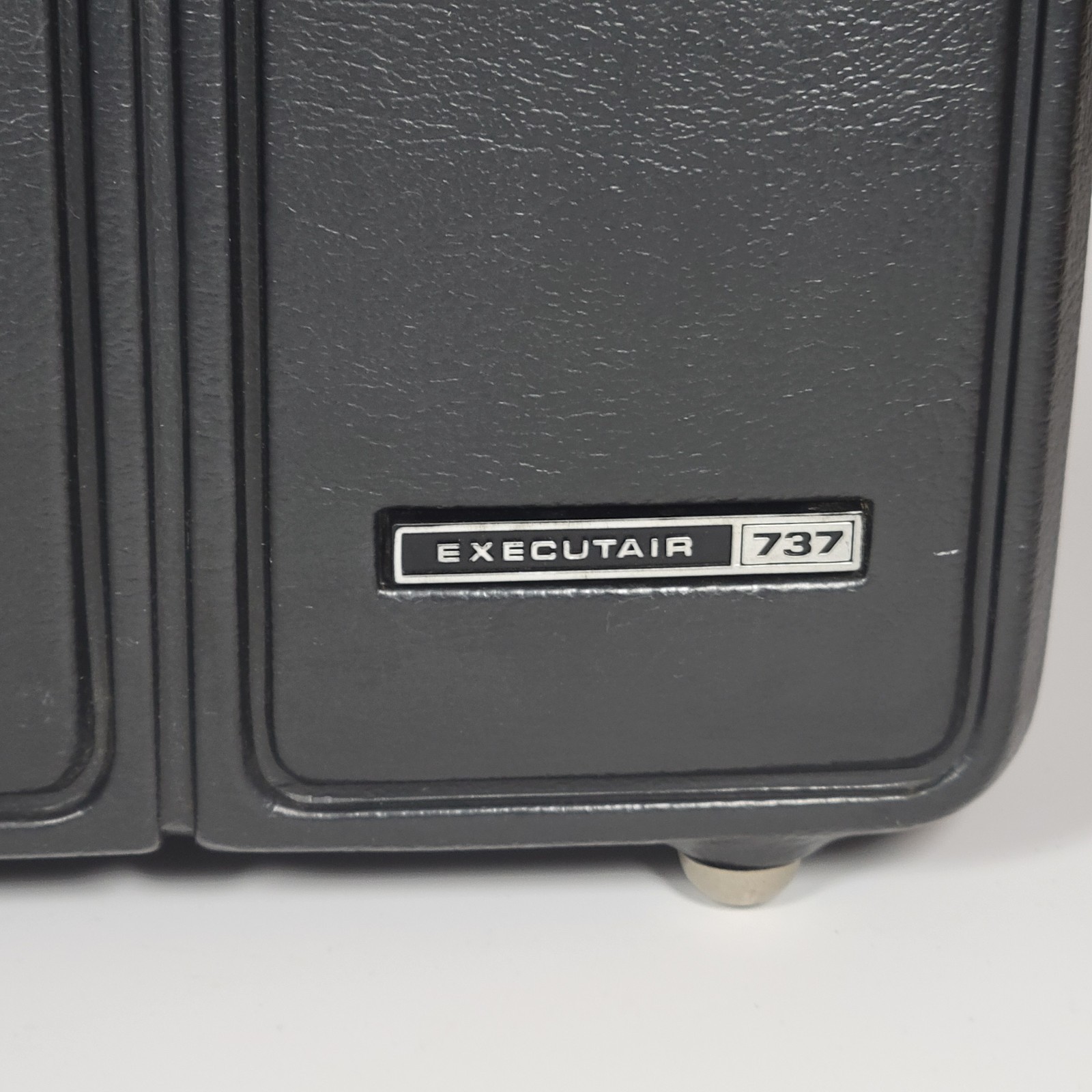 Vintage Portable Travel Bar Executair 737 Trav-L-Bar Case Key Uniroyal Royalite