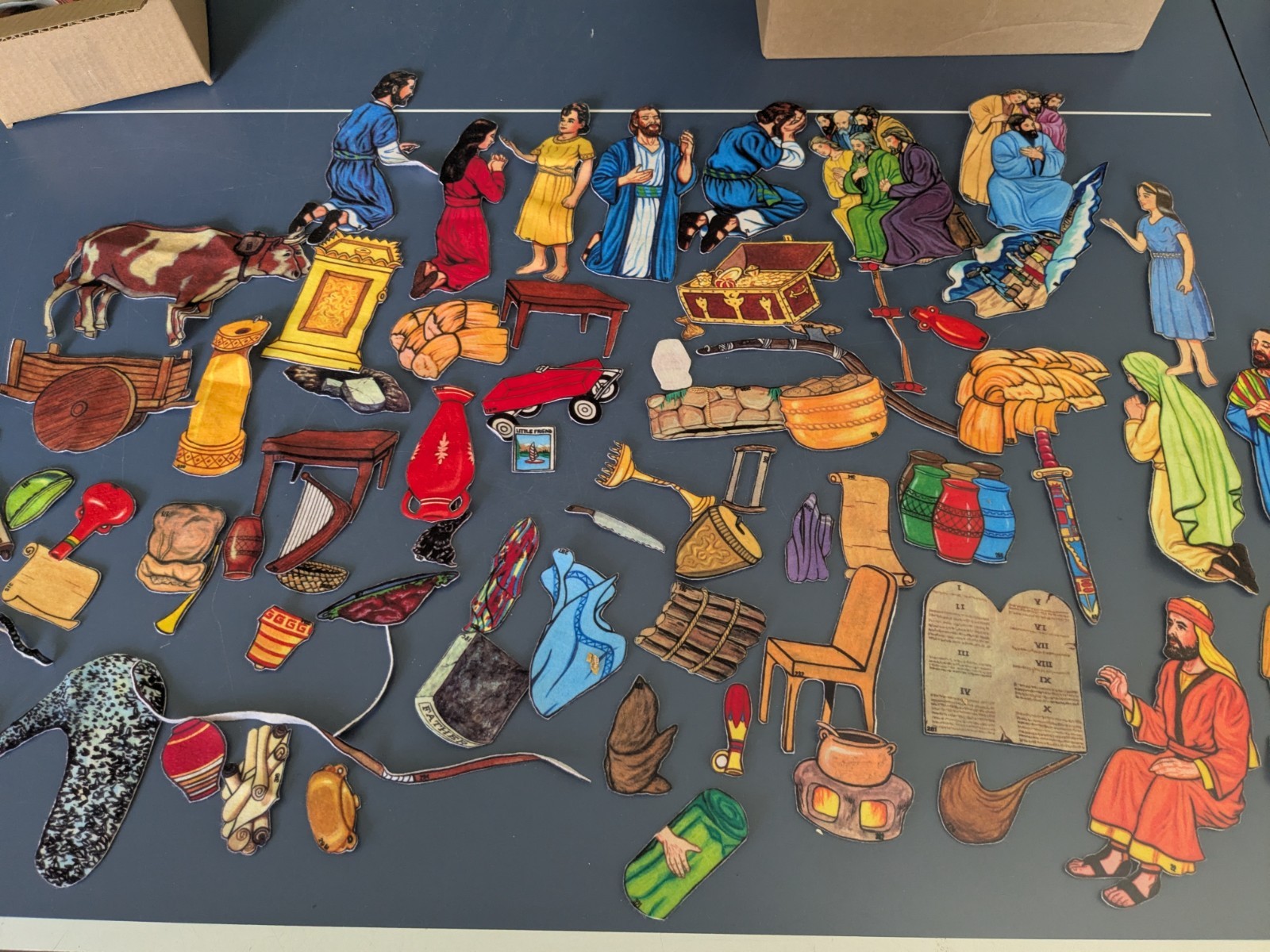 Vintage Huge Lot Of 1017 Pieces Of Felt Flannel Graph Sunday School