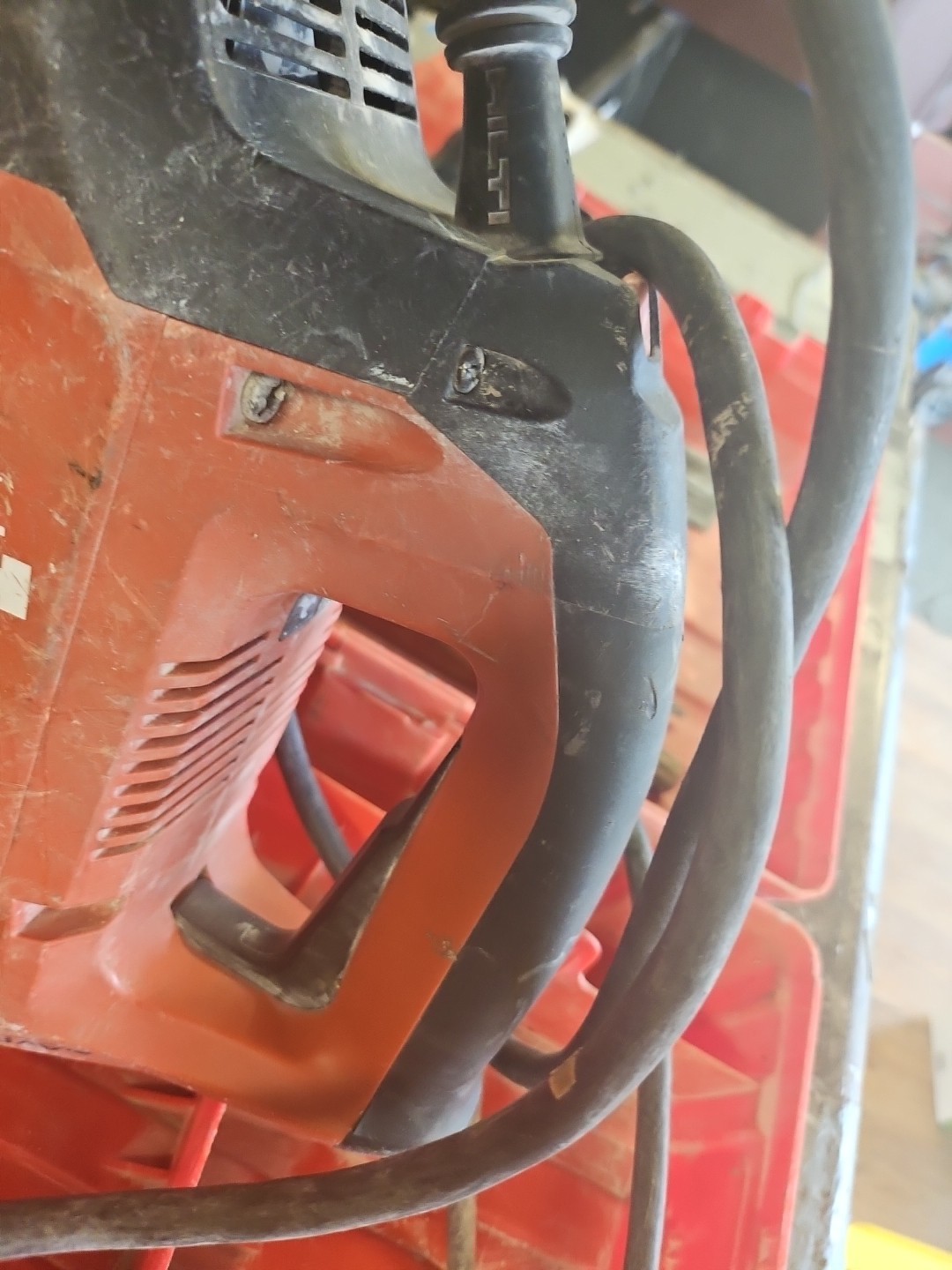 Hilti TE 50-AVR Corded Rotary Hammer Drill with Hard Case with 5 bits