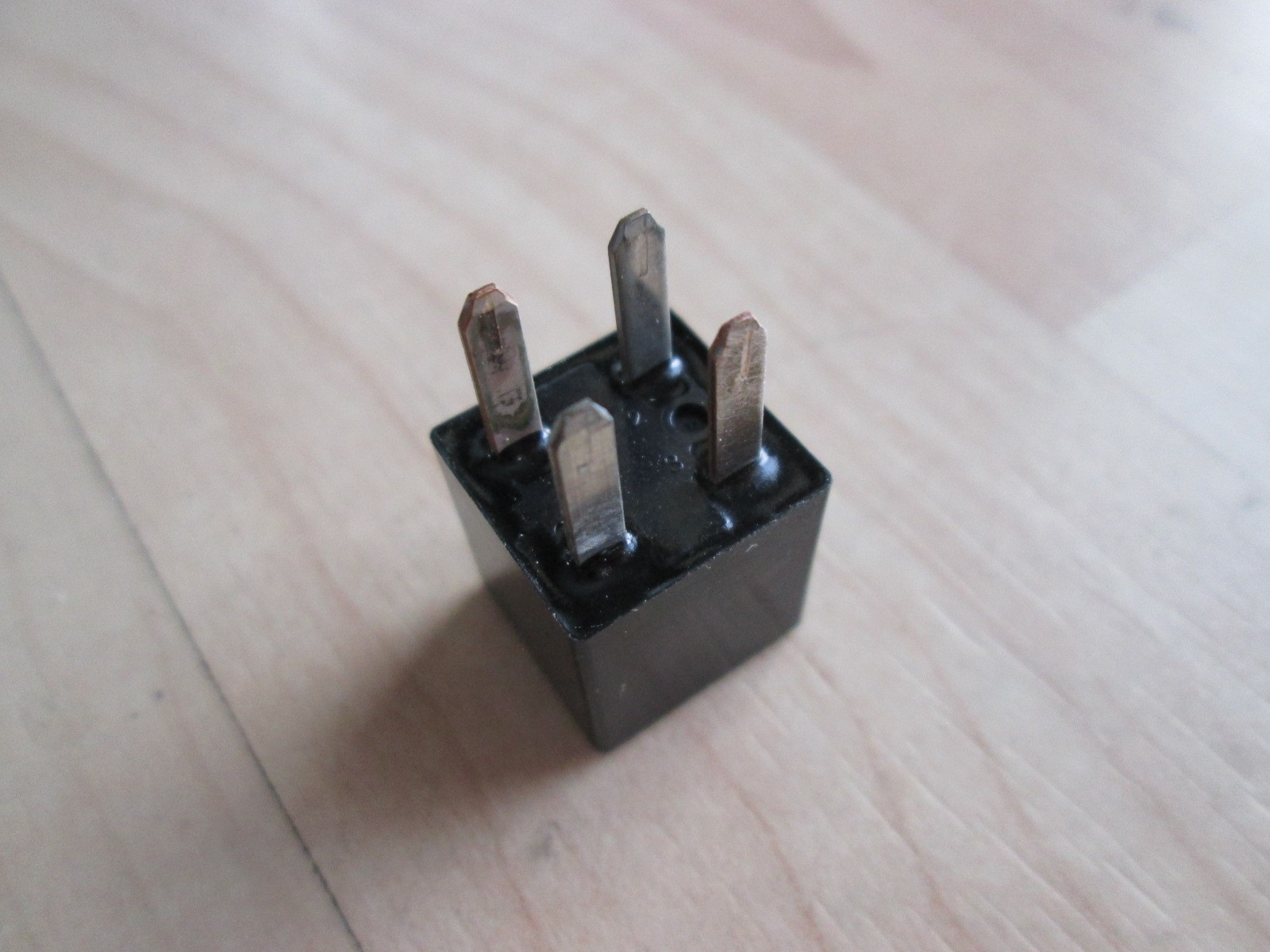 Omron G8VA-1A4T-R01 Automotive Mini Relay 12V 4-prong Tested #R21DB