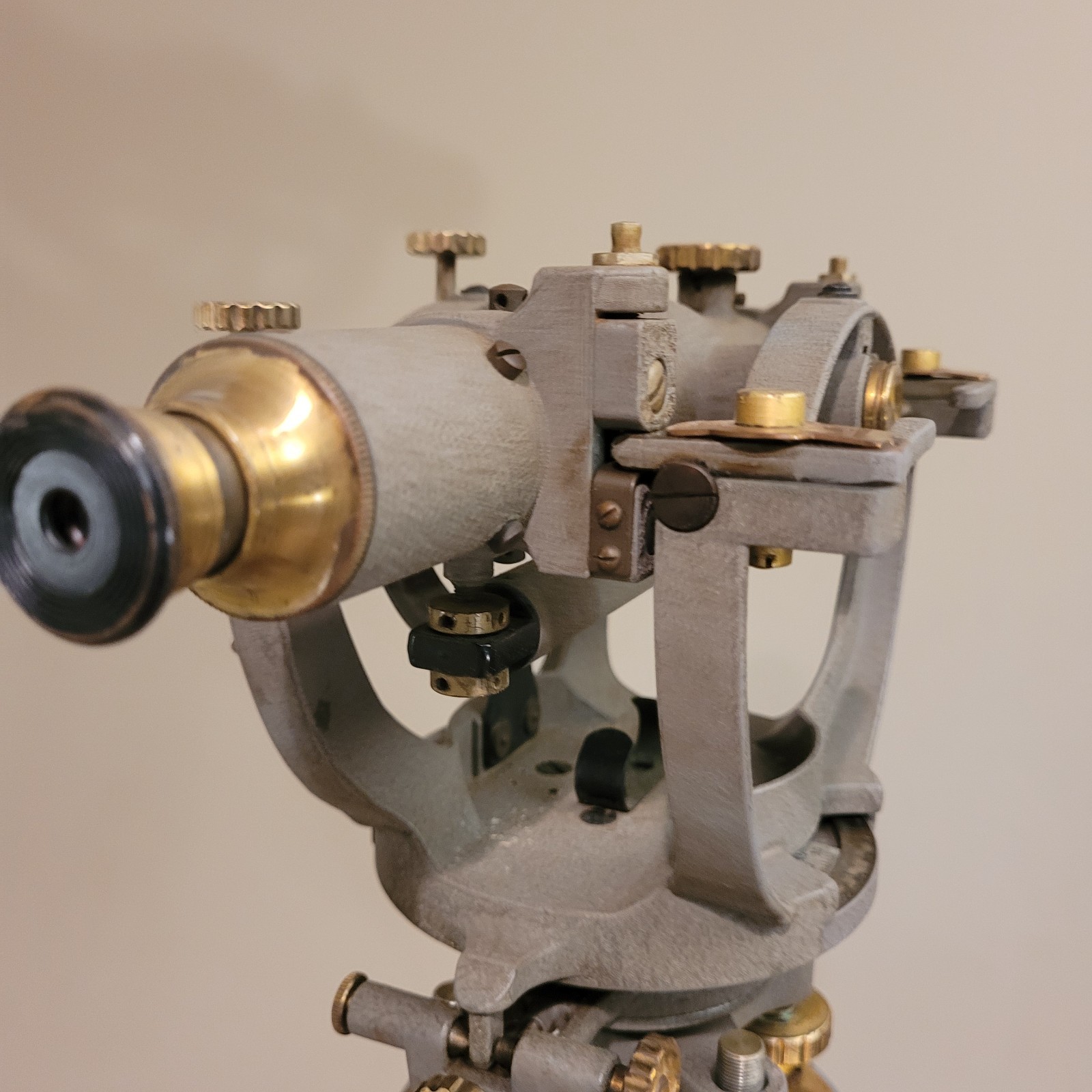 David White Transit W/TRIPOD - CLEAN READY FOR DISPLAY